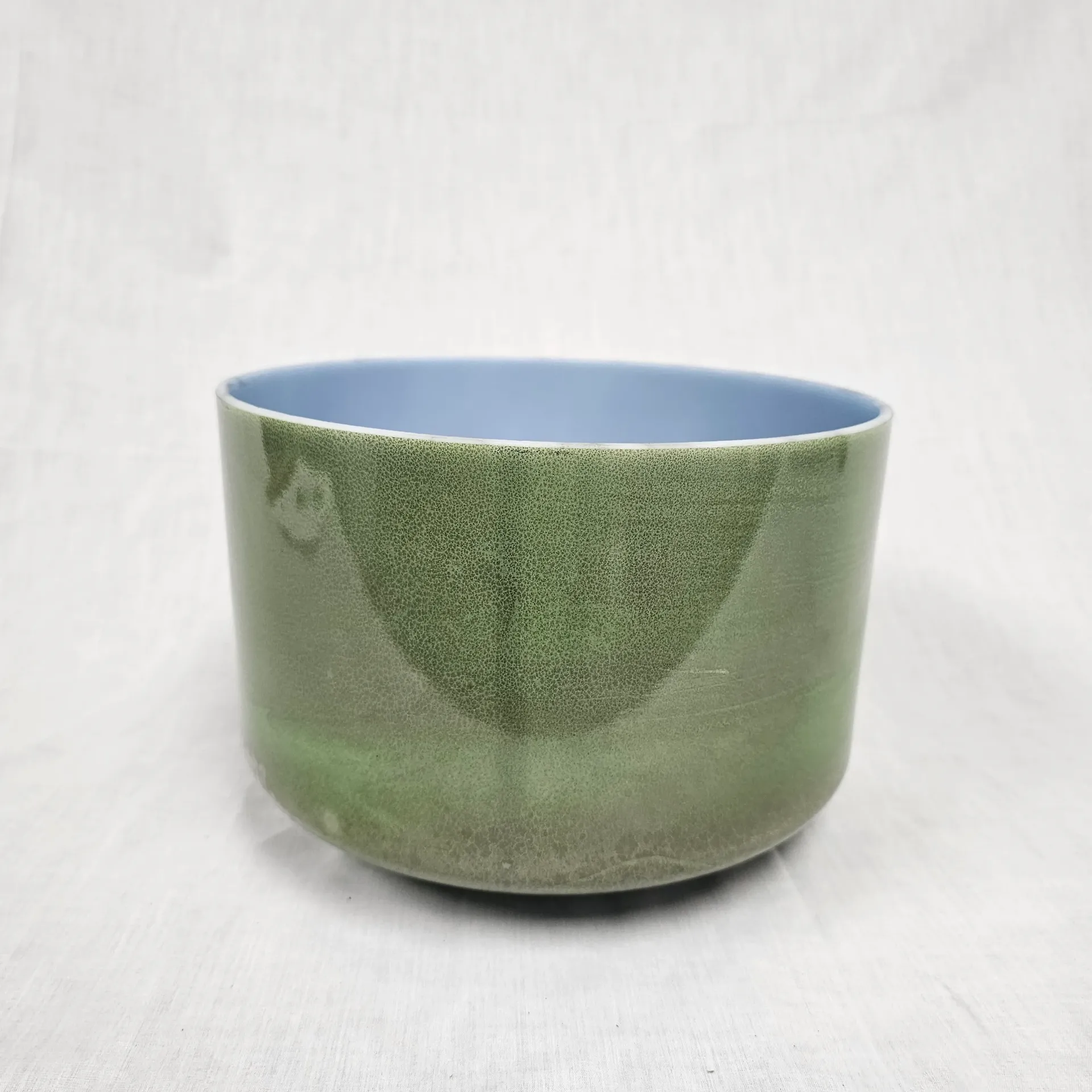[#1173] Dioptase Infused Quartz Crystal Singing Bowl | 9" | 4E-20 | 326 Hz