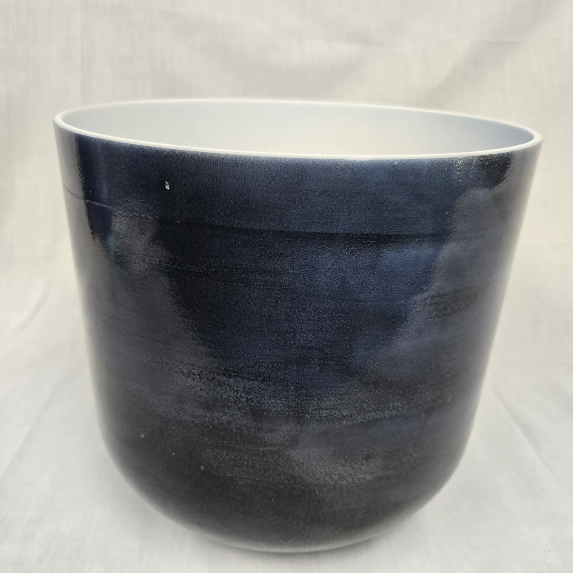 [#3183] Dumortierite Infused Quartz Crystal Singing Bowl | 10" | 3G#-22 | 204 Hz