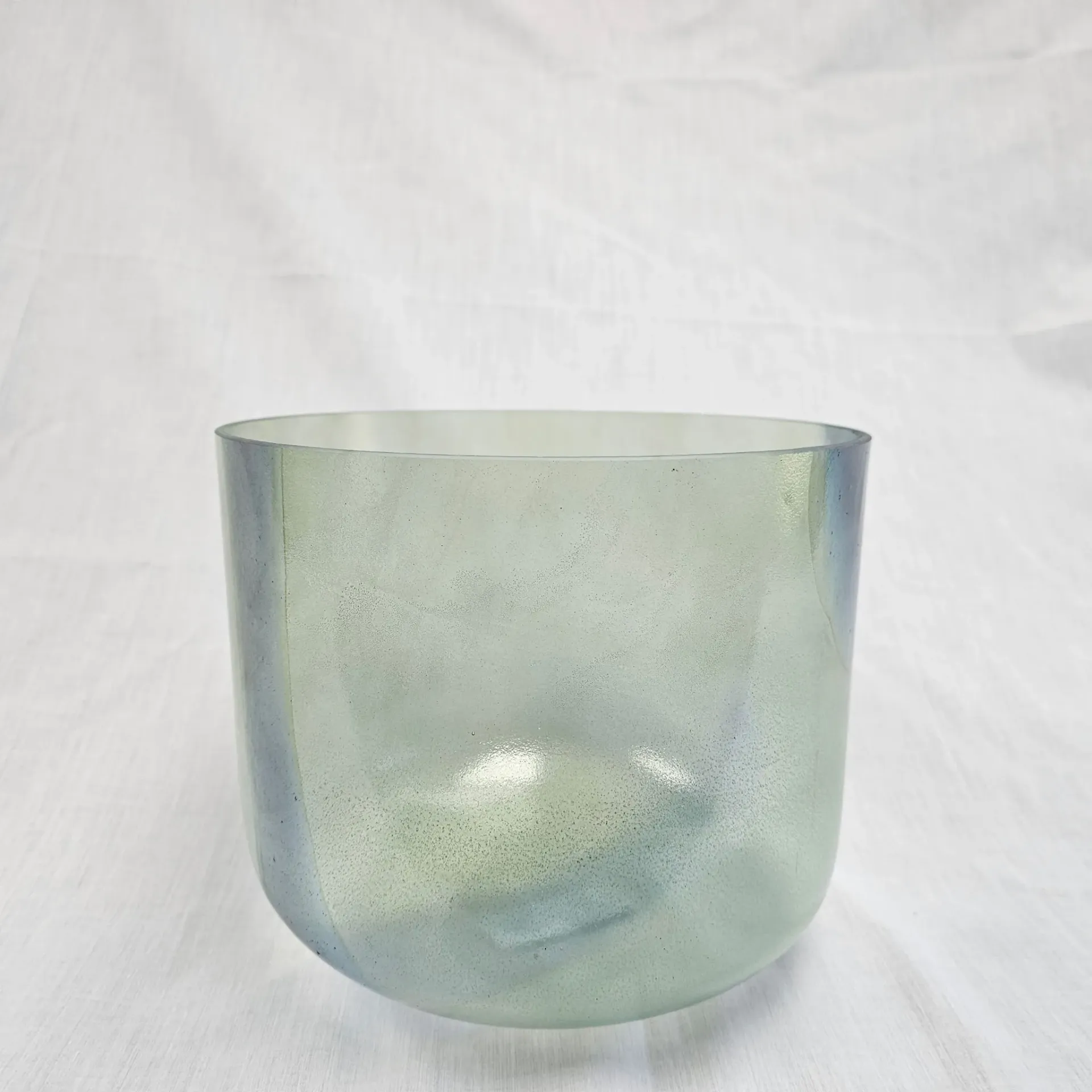 [3443] Fluorite Infused Quartz Crystal Singing Bowl | 10" | 3G+27 | 199 Hz