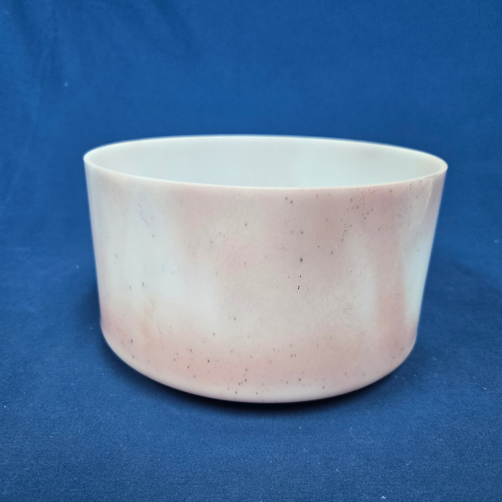 [3950] [#3950] 7" Magenta Sapphire Infused Quartz Crystal Singing Bowl | 4F#+4 | 371 Hz