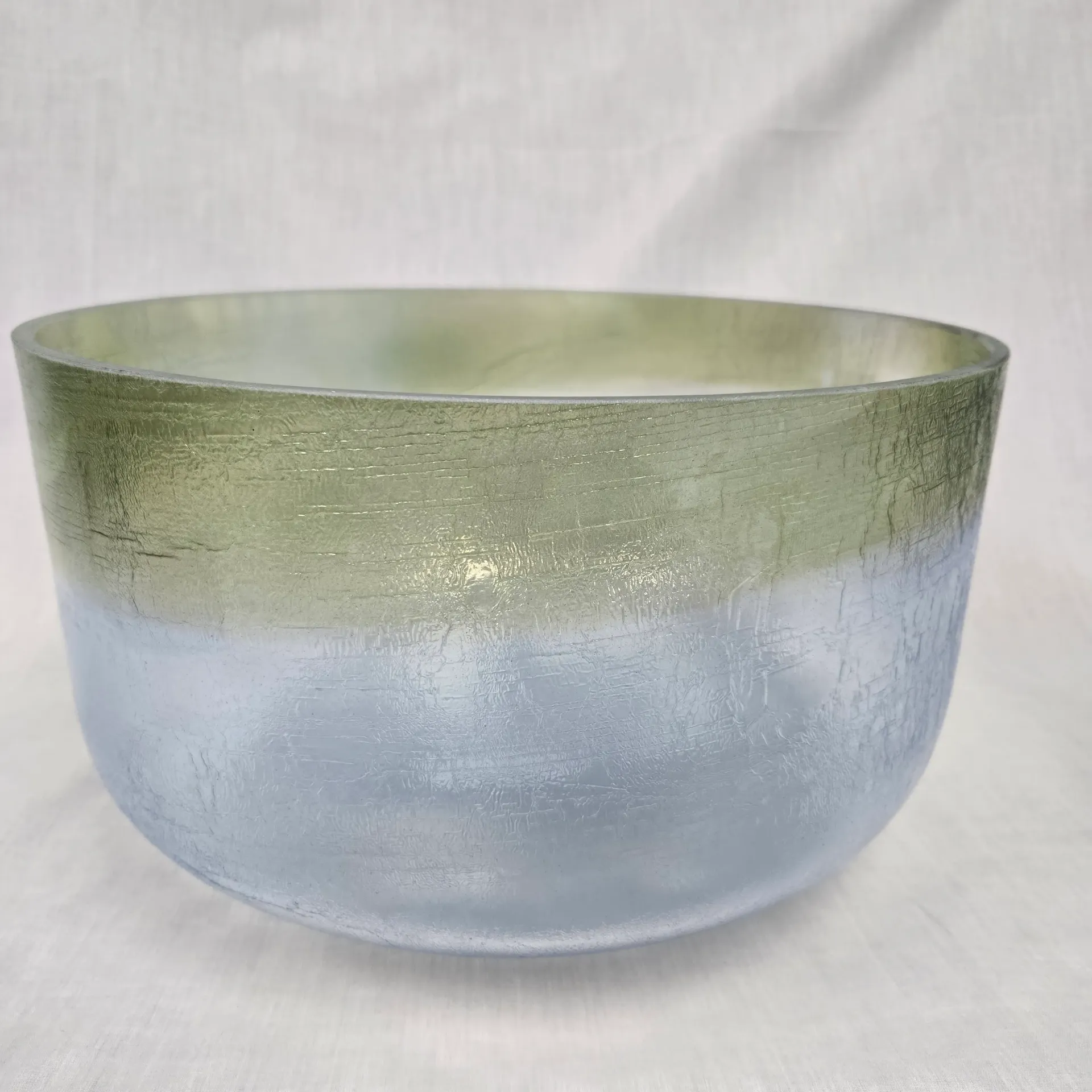 [#4999] 14" Spearmint & Blueberry Infused Quartz Crystal Singing Bowl | 3G#+16 | 209 Hz